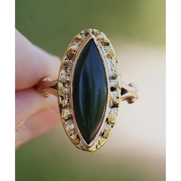 Vintage 10k Solid Yellow Gold Nugget Accents Natural Nephrite Marquise Jade Ring